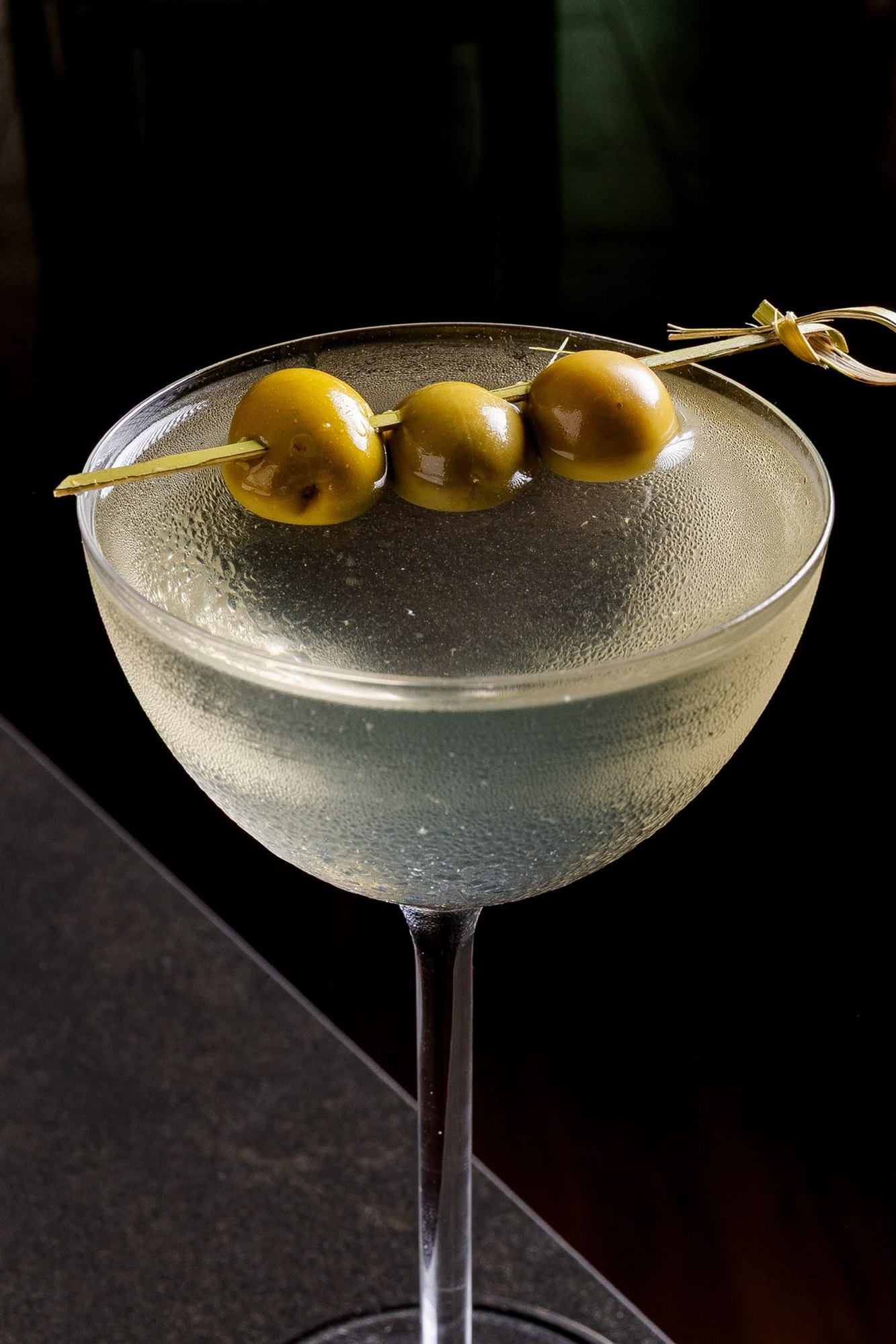 Dry Martini com azeitonas — bar do Per Se